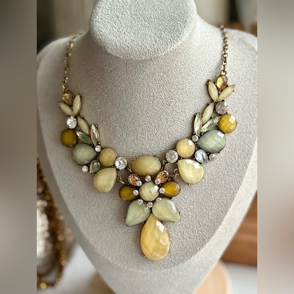 Jewelry - 🌟BUY 1 GET 1 FREE🌟 Green Statement Necklace